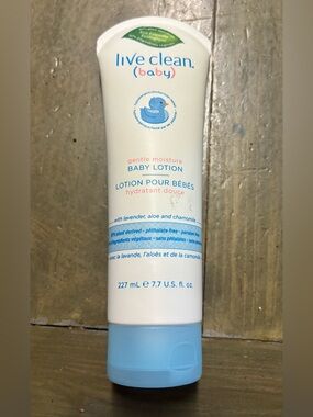 New Live Clean Baby Gentle Moisture Baby Lotion, 7.7 Oz.  Retail 15.99